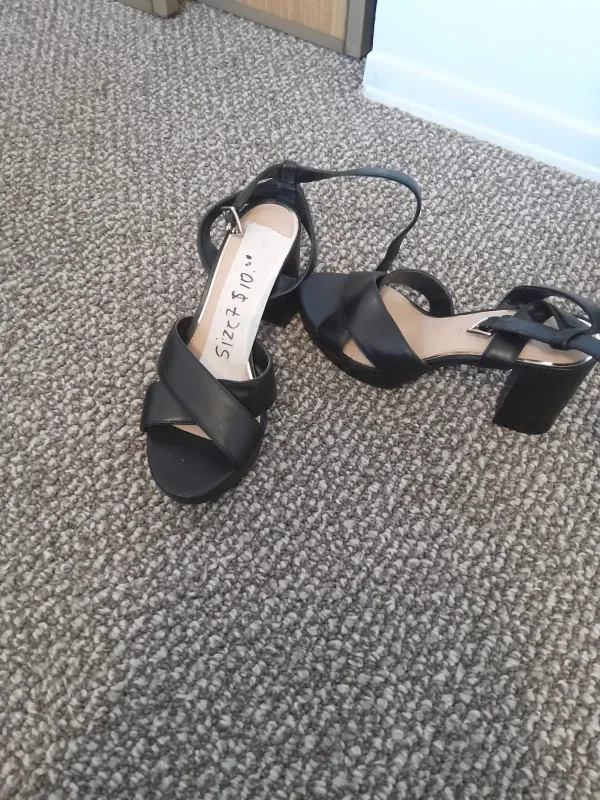 Selling Women's Heels and Boots / Booties - Size 7 image indicator(4)