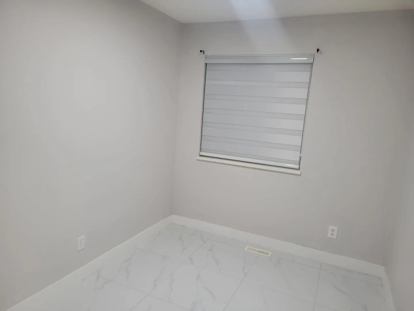 2 bedroom basement for rent image indicator(3)