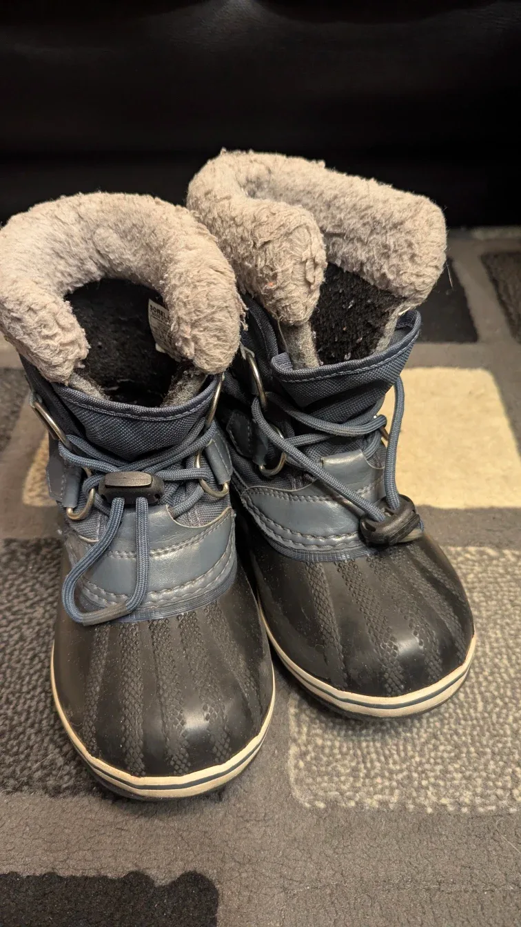 Sorel Kids Snow Commander Boots - size 11