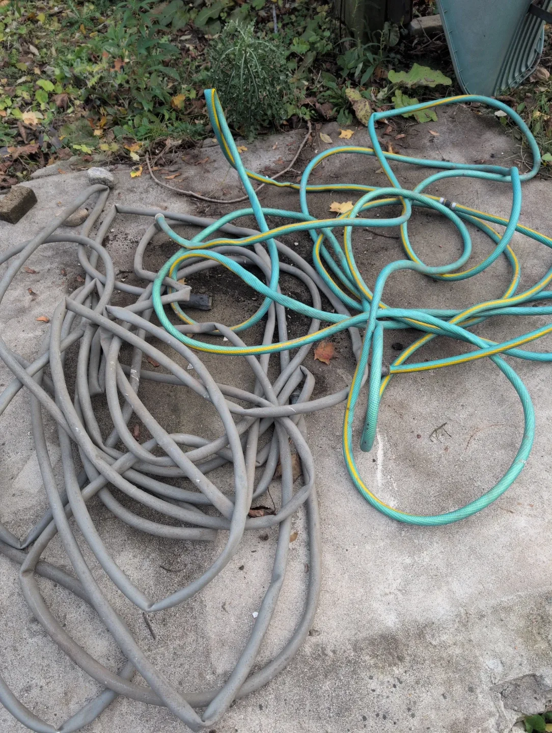 Two Garden Hoses - Green and Grey image indicator(2)