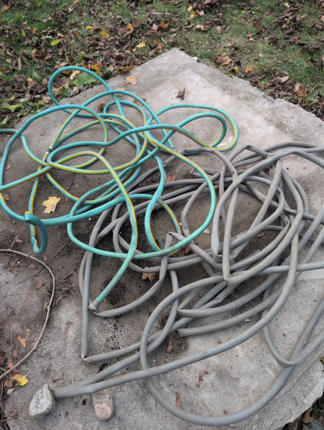 Two Garden Hoses - Green and Grey image indicator(4)