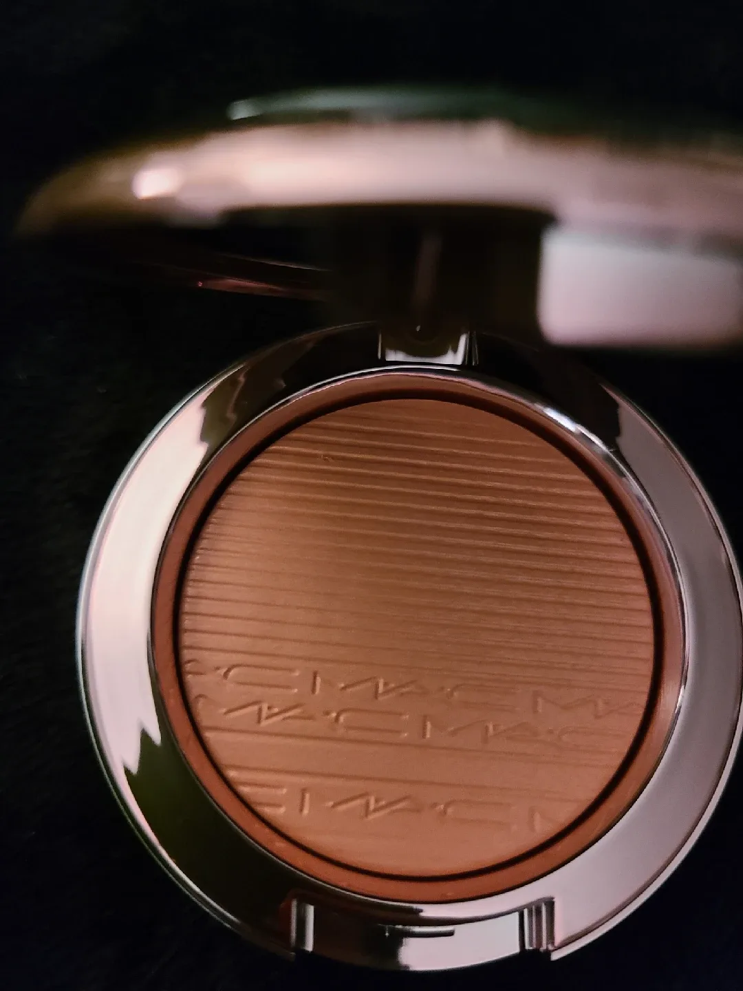 MAC Extra Dimension Blush - Look, Don't Touch! thumbnail