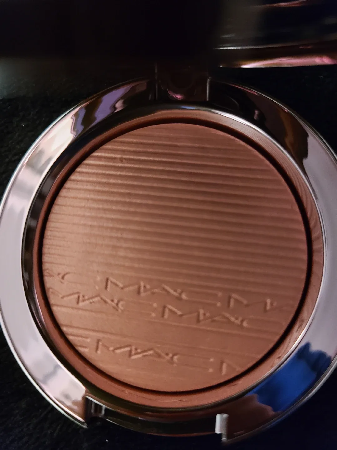 MAC Extra Dimension Blush - Look, Don't Touch! image indicator(2)