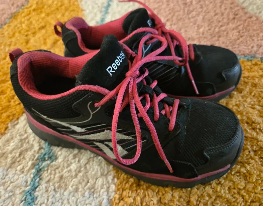 Reebok Women's Size 7.5W Black & Pink Sneakers