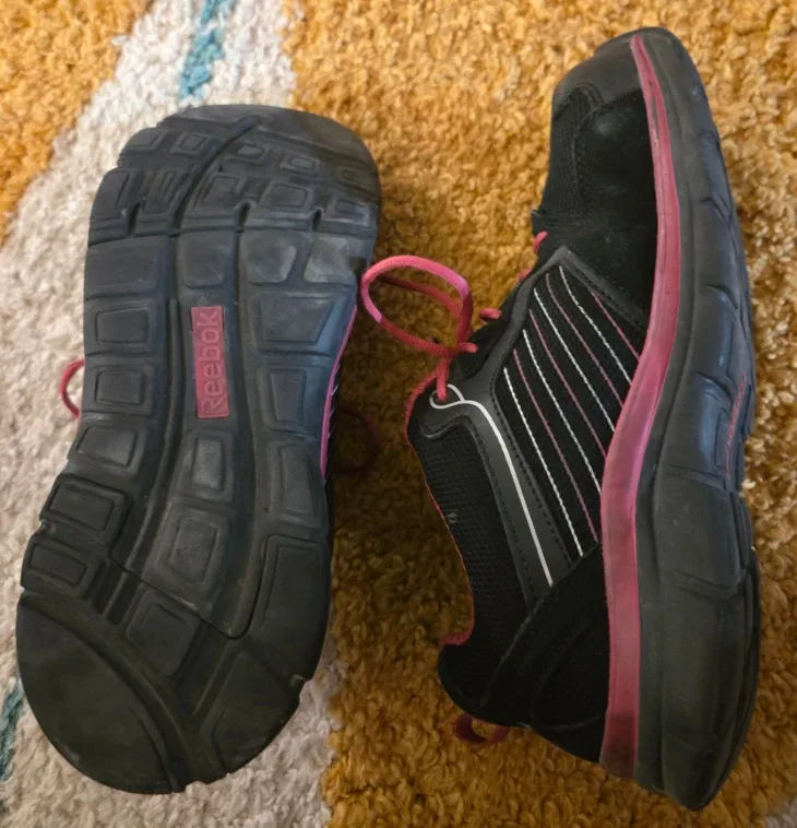 Reebok Women's Size 7.5W Black & Pink Sneakers image indicator(2)