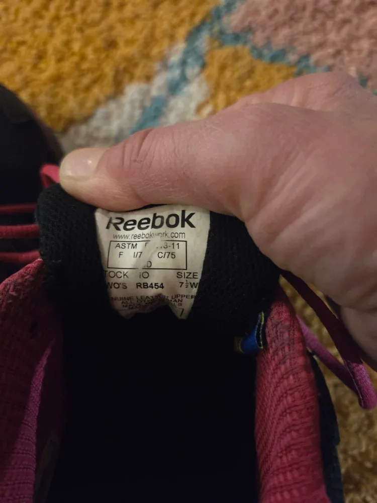 Reebok Women's Size 7.5W Black & Pink Sneakers image indicator(3)