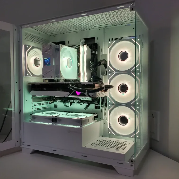 White build: Ryzen 5600xt / Rtx 3070 / 32g ram / 1tb ssd