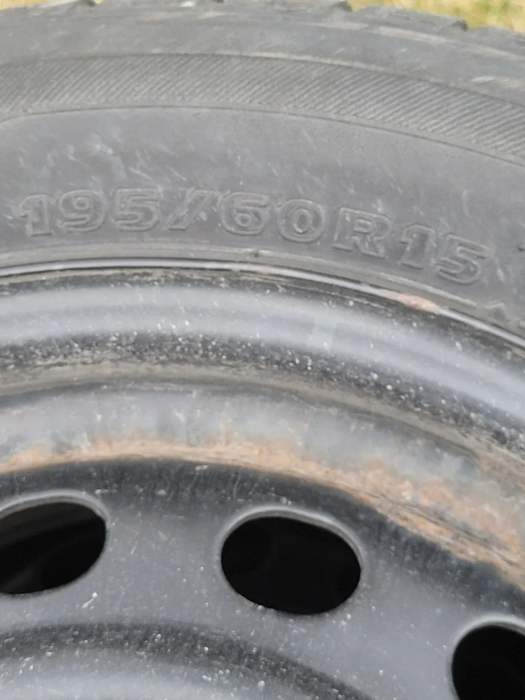 Set of 4 Winter Tires 195/60R15  4×114.3 image indicator(3)