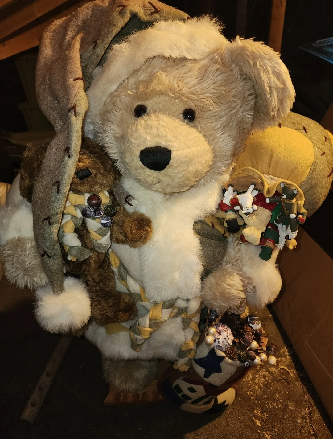 Stuffed Teddy Bear with Accessories door stand