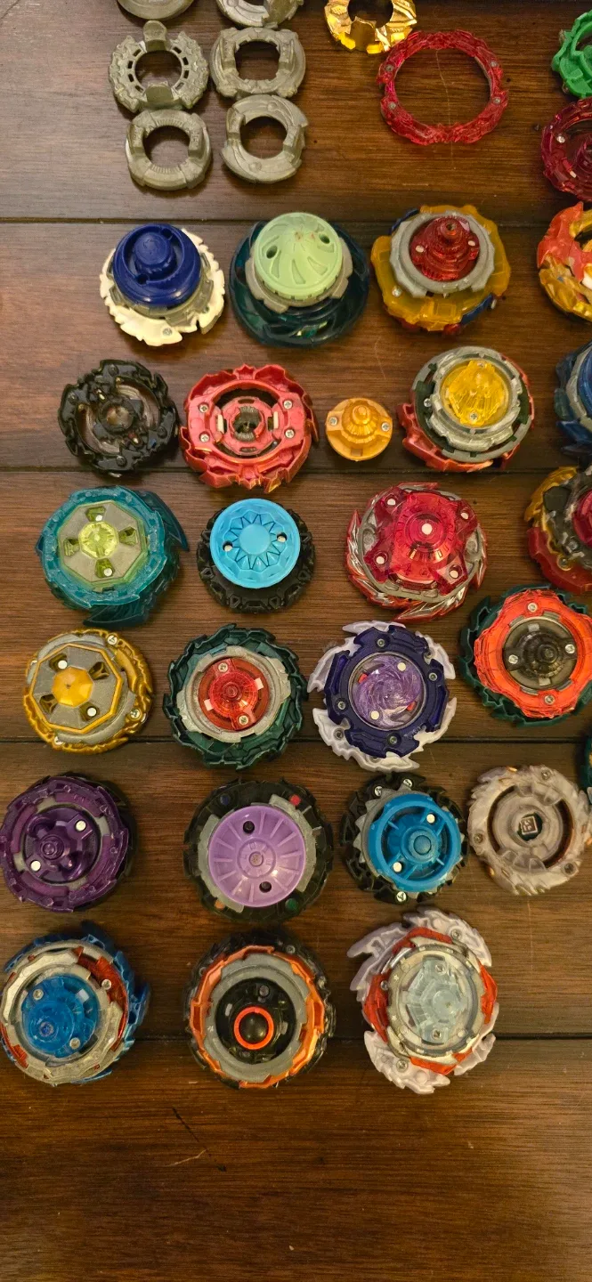 Beyblades Lot image indicator(5)