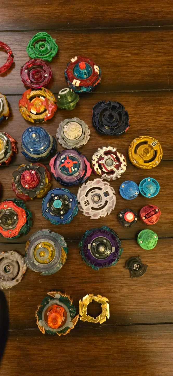 Beyblades Lot image indicator(6)