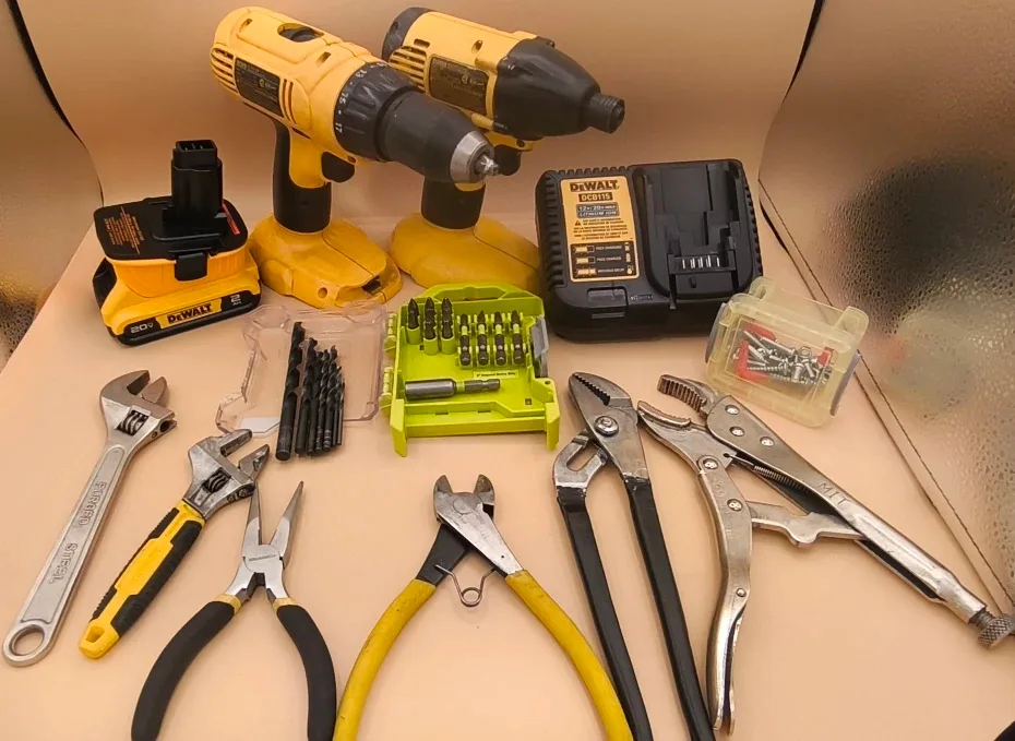 DeWalt Cordless Drill & Impact Driver Set