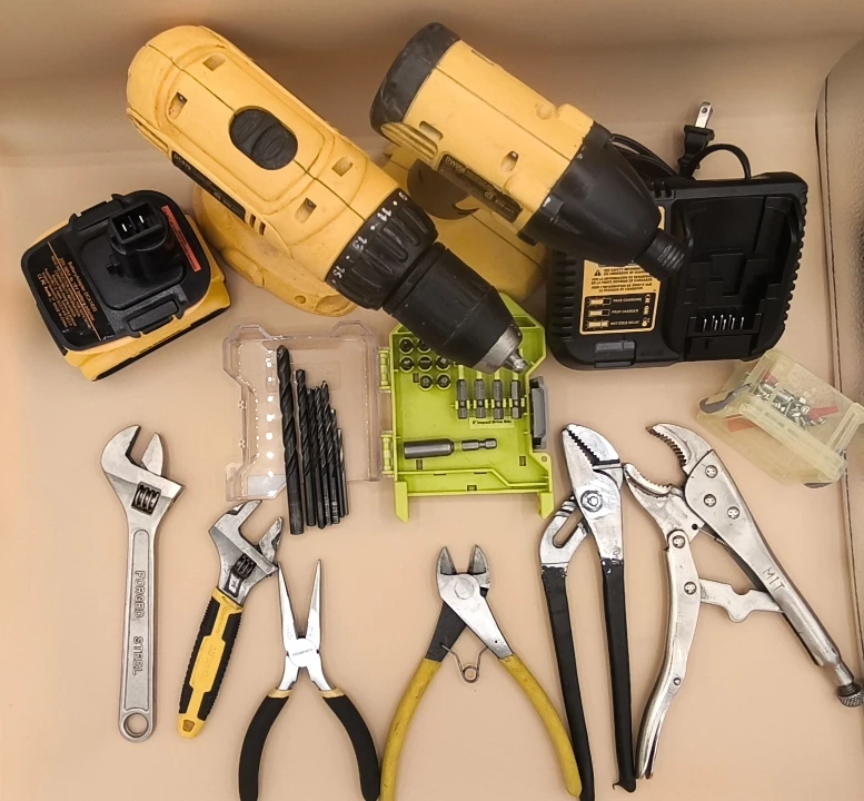 DeWalt Cordless Drill & Impact Driver Set - photo 2