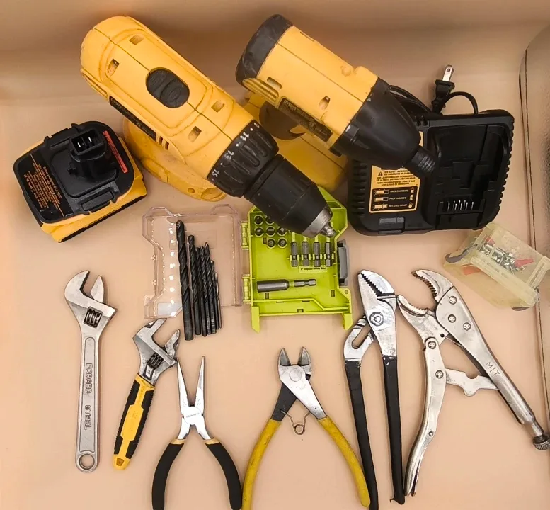 DeWalt Cordless Drill & Impact Driver Set image indicator(2)