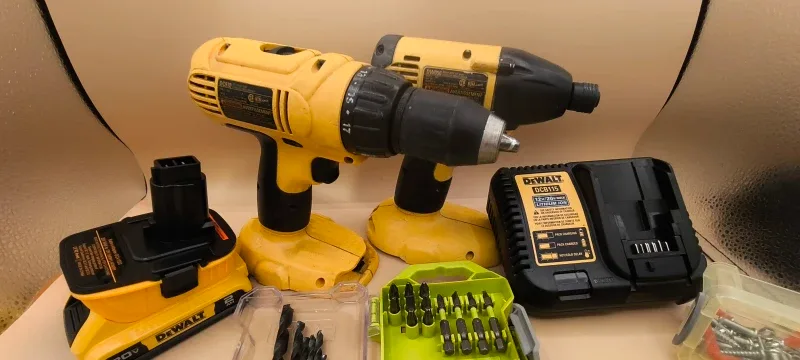 DeWalt Cordless Drill & Impact Driver Set image indicator(4)