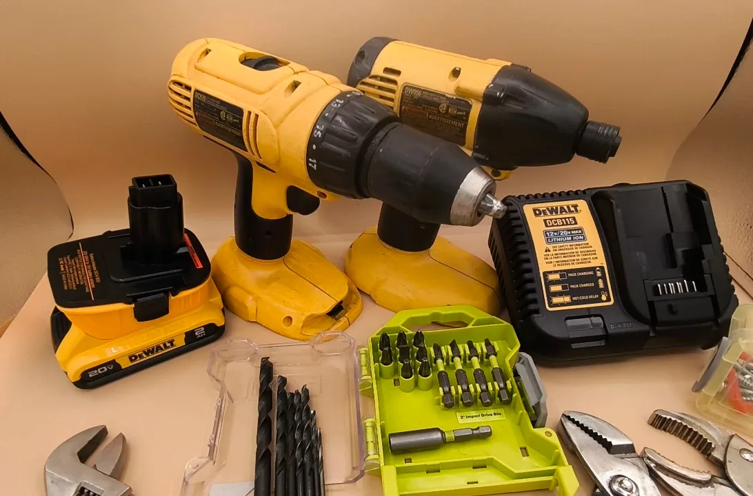 DeWalt Cordless Drill & Impact Driver Set image indicator(5)