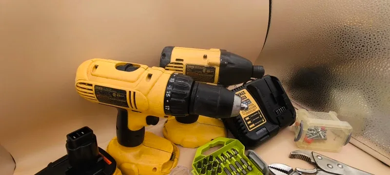 DeWalt Cordless Drill & Impact Driver Set image indicator(6)