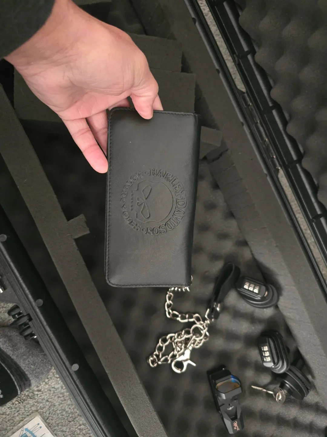 Gun case and locks and red dot site image indicator(4)
