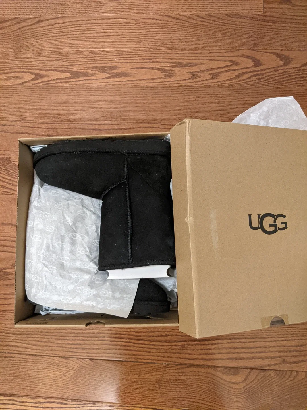 UGG W Classic Short II Black Boots - Size 7