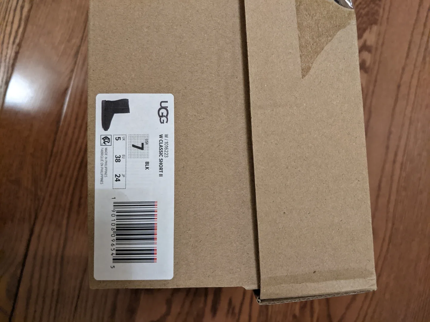 UGG W Classic Short II Black Boots - Size 7 image indicator(2)