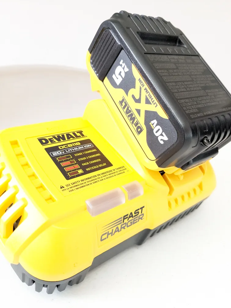 20V Max DeWalt FAST CHARGER + 5AH XR Battery Pack image indicator(4)