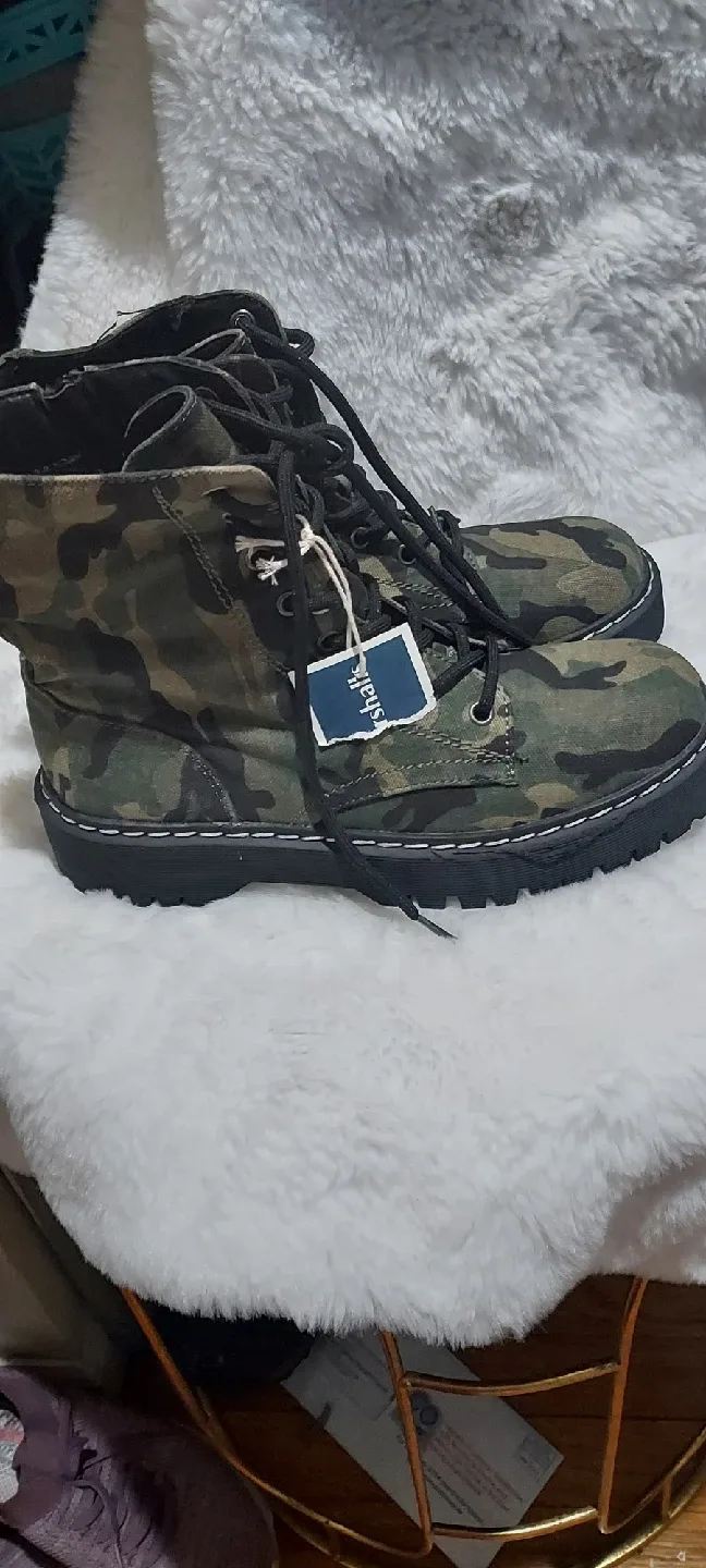 Marshall's Camo Combat Boots image indicator(2)