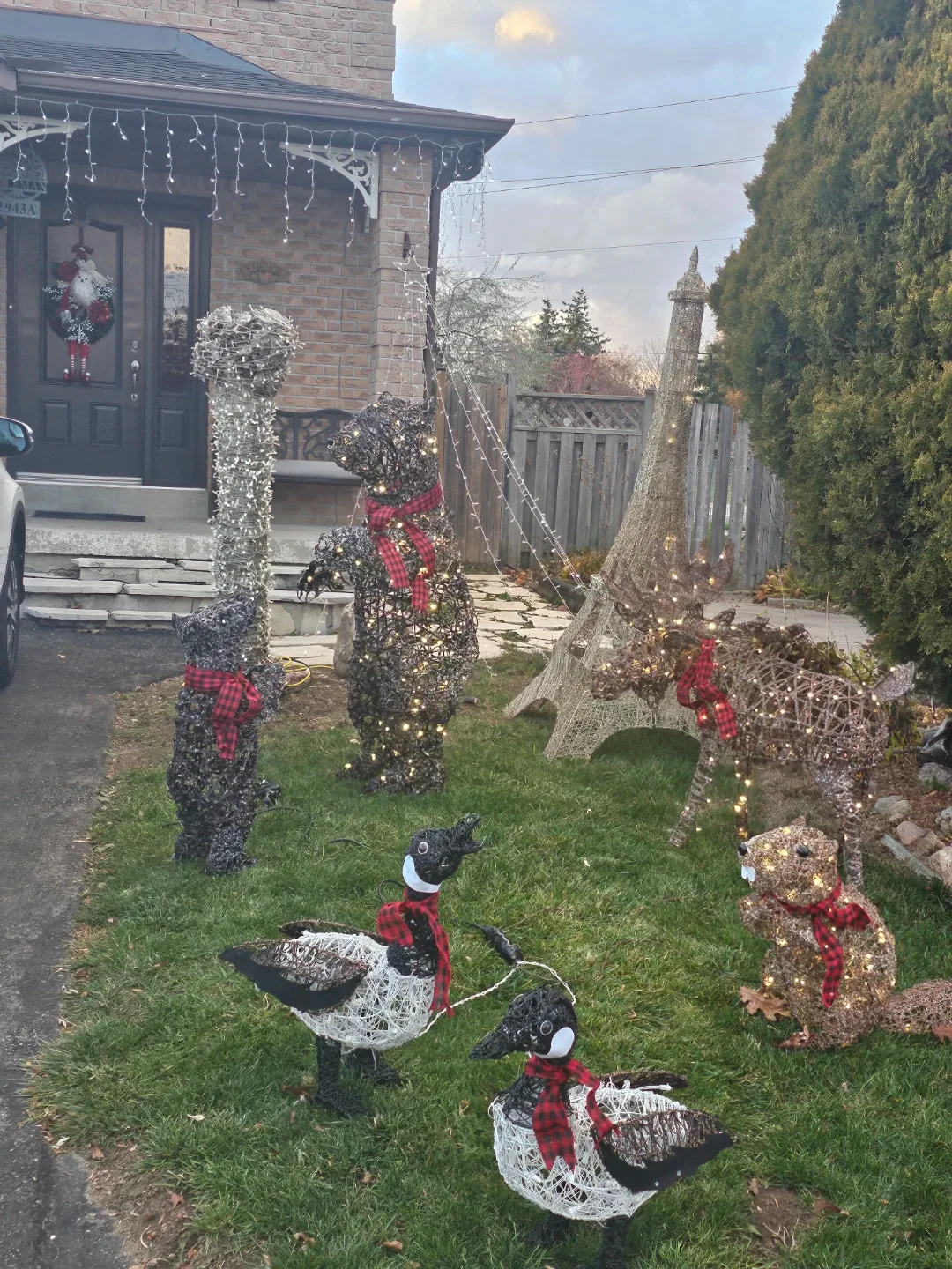 Outdoor Christmas Lighted Decorations image indicator(2)