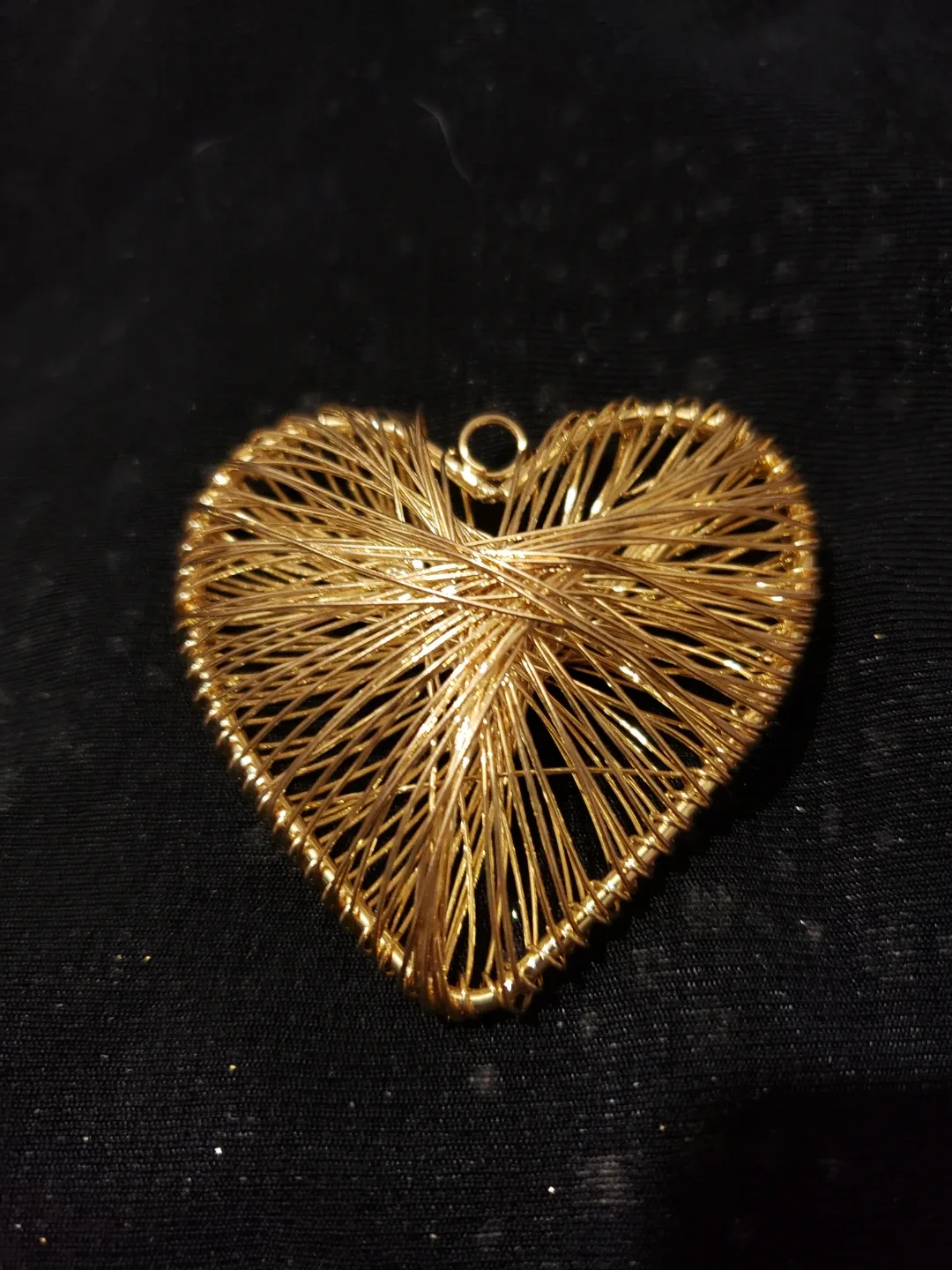 Gold Wire Heart Pendant thumbnail
