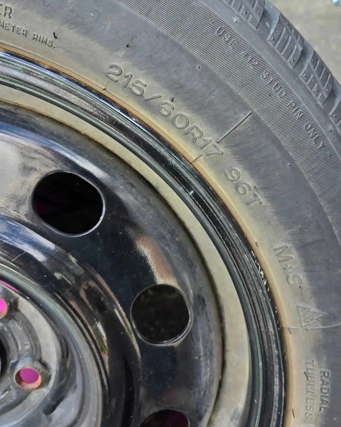 Uniroyal Winter Tires 215/60R17 image indicator(2)