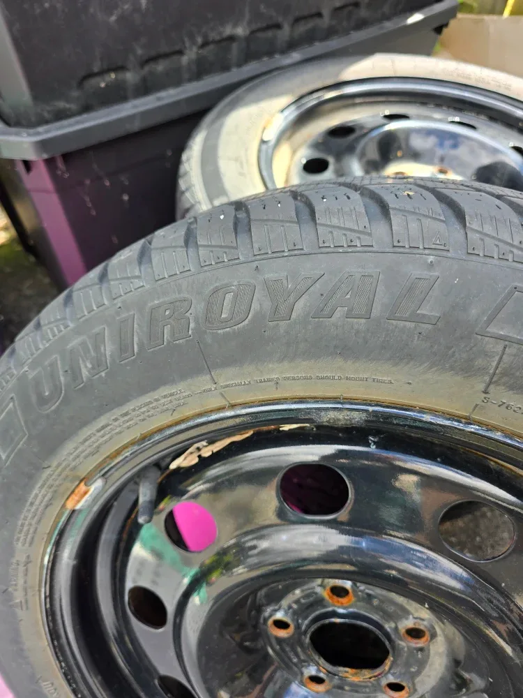 Uniroyal Winter Tires 215/60R17 image indicator(3)