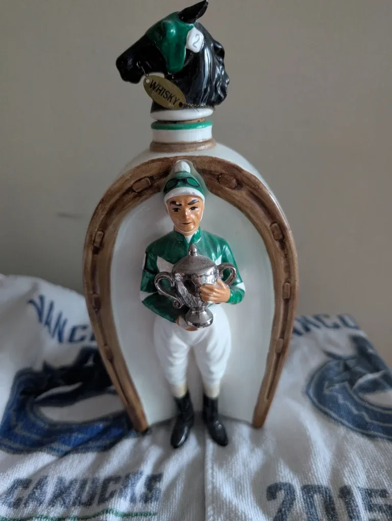 Vintage Horse Racing Whiskey Decanter image indicator(4)