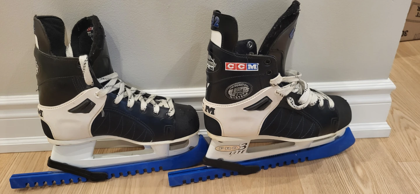 Adult CCM Hockey Skates - photo 2