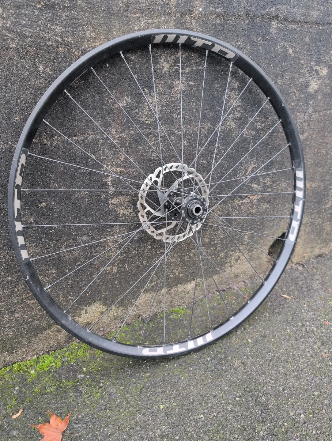 650b gravel front wheel sealed bearing hub