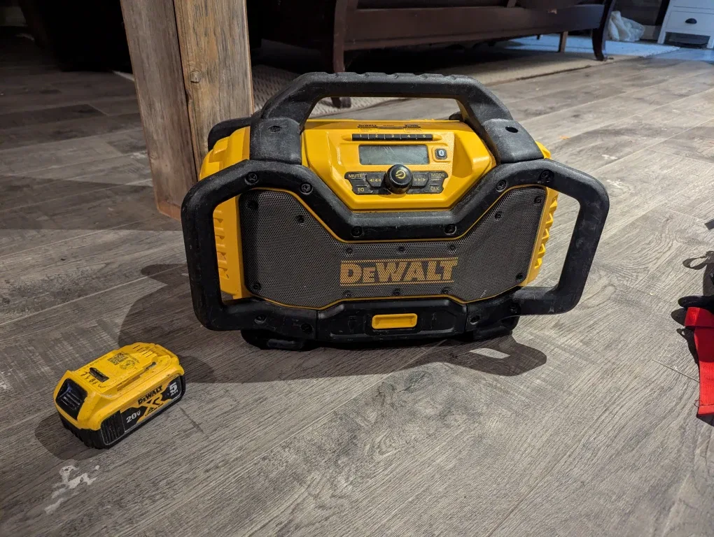DeWalt Bluetooth Radio & Battery