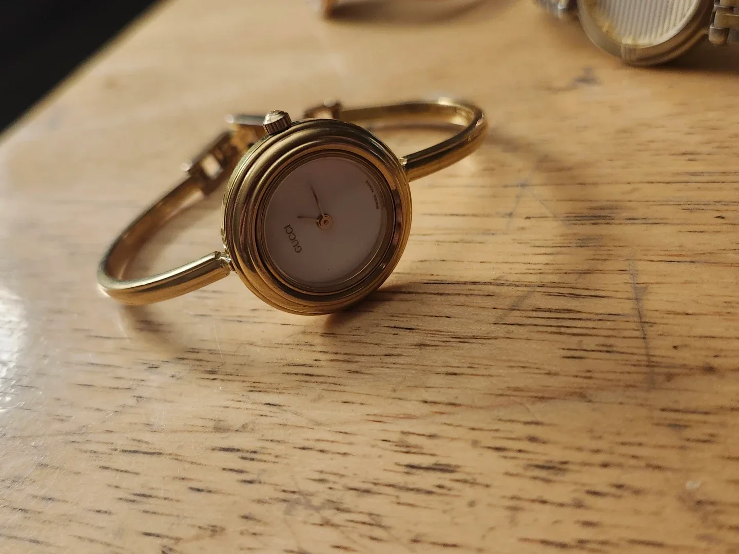 Gucci Gold-Tone Ladies Bangle Watch image indicator(5)