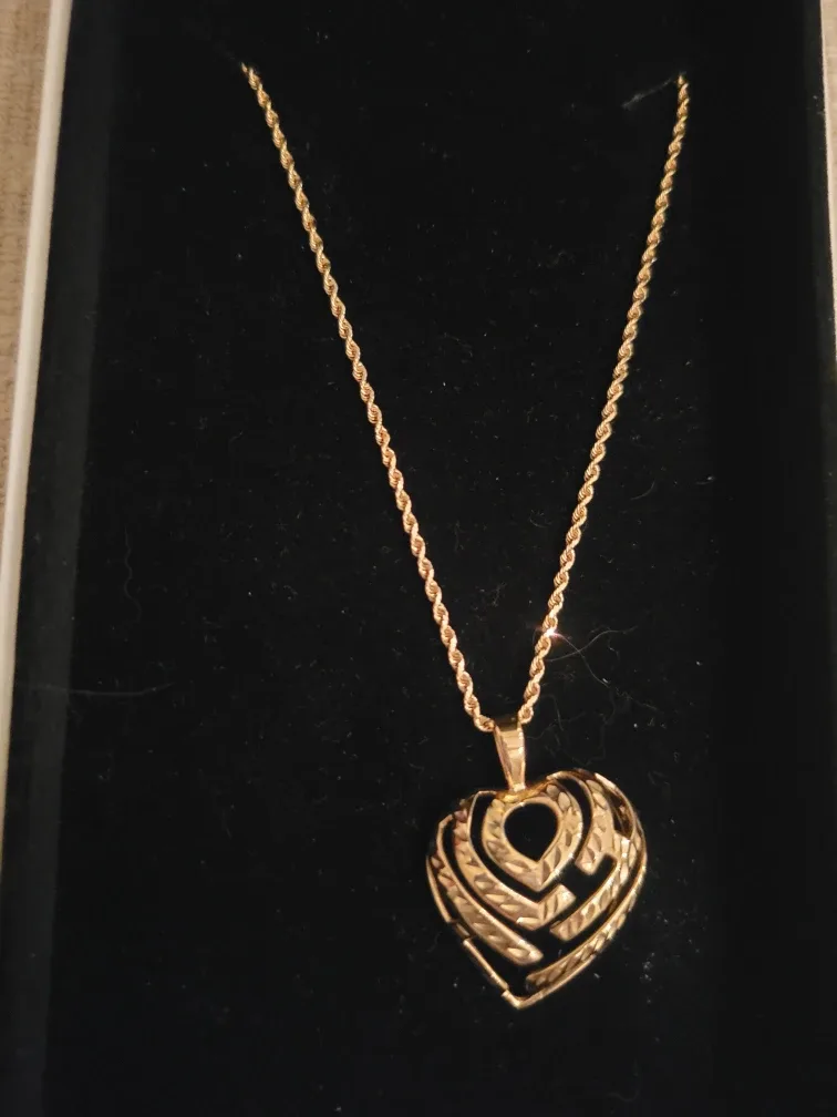14k Gold Heart Pendant Necklace.