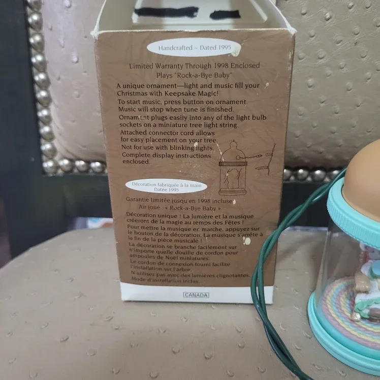 Keepsake Baby's 1st Christmas Ornament 1995 image indicator(3)