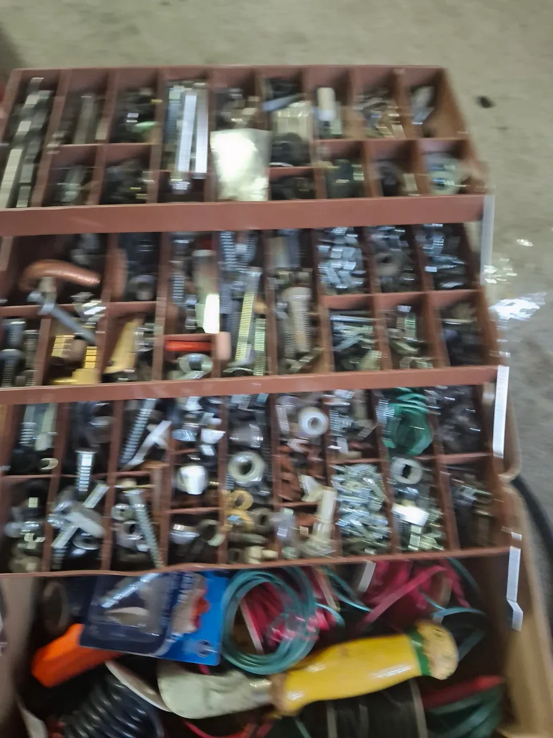 Organizer box with hardware image indicator(3)