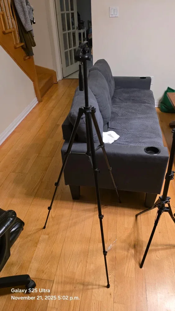 3x GEEKOTO Tripod Stands - Like New! image indicator(2)