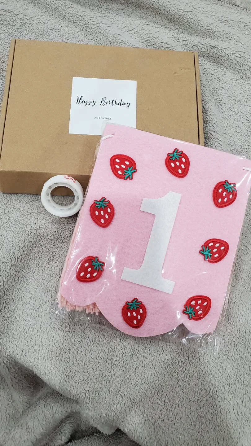 Strawberry 1st Birthday High Chair Banner image indicator(7)