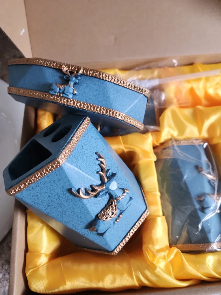 New Bathroom Accessories Set with Deer Design image indicator(2)