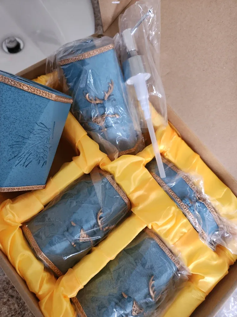 New Bathroom Accessories Set with Deer Design image indicator(3)