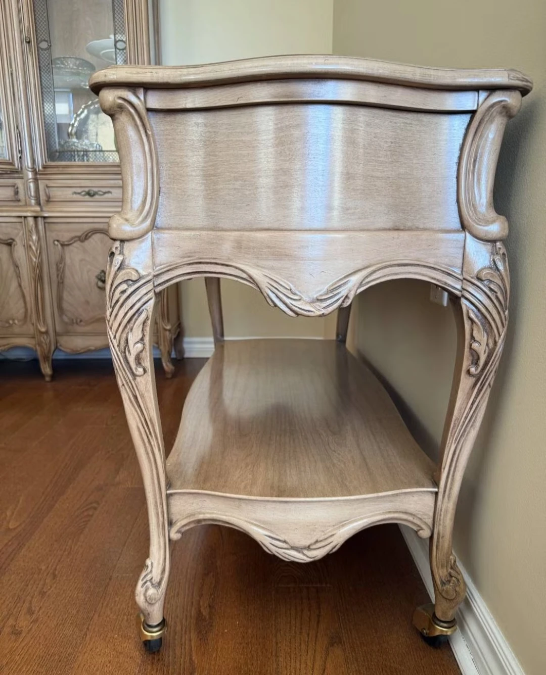Vintage French Provincial Style Side Table - photo 2