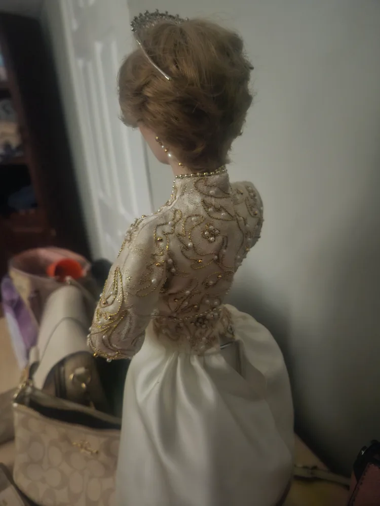 Princess Diana Porcelain Doll image indicator(4)
