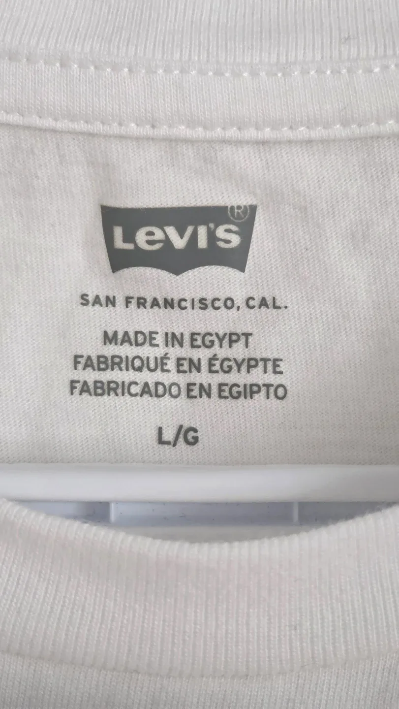 Levi's White T-Shirt - Size L image indicator(2)
