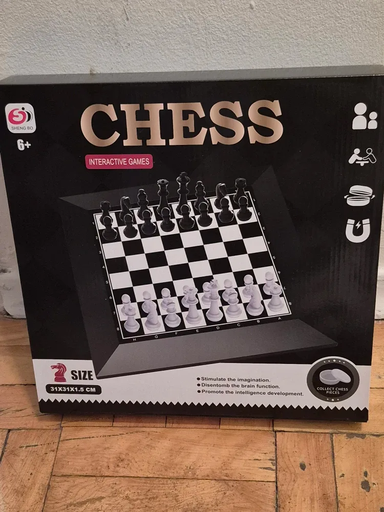 BNIB) Ages 6+Chess Set Interactive