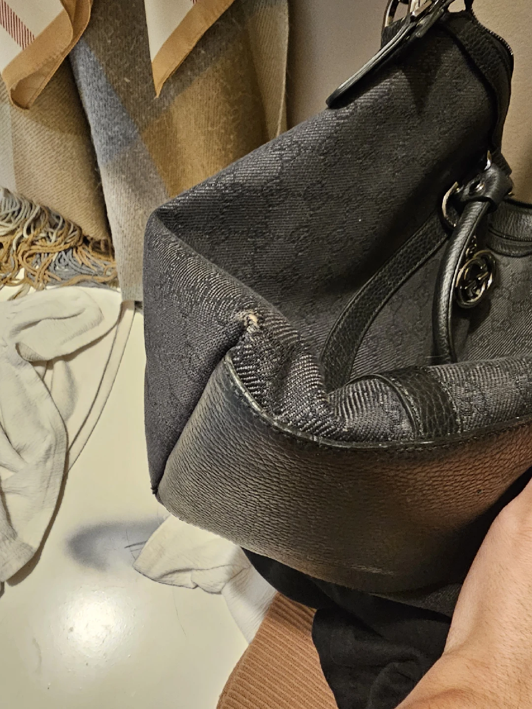 Authentic Gucci Black Handbag - photo 3