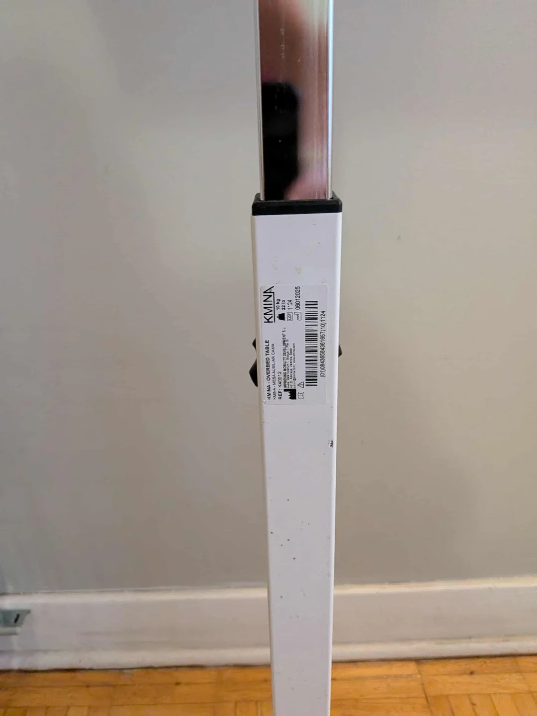 Adjustable Overbed Table image indicator(4)