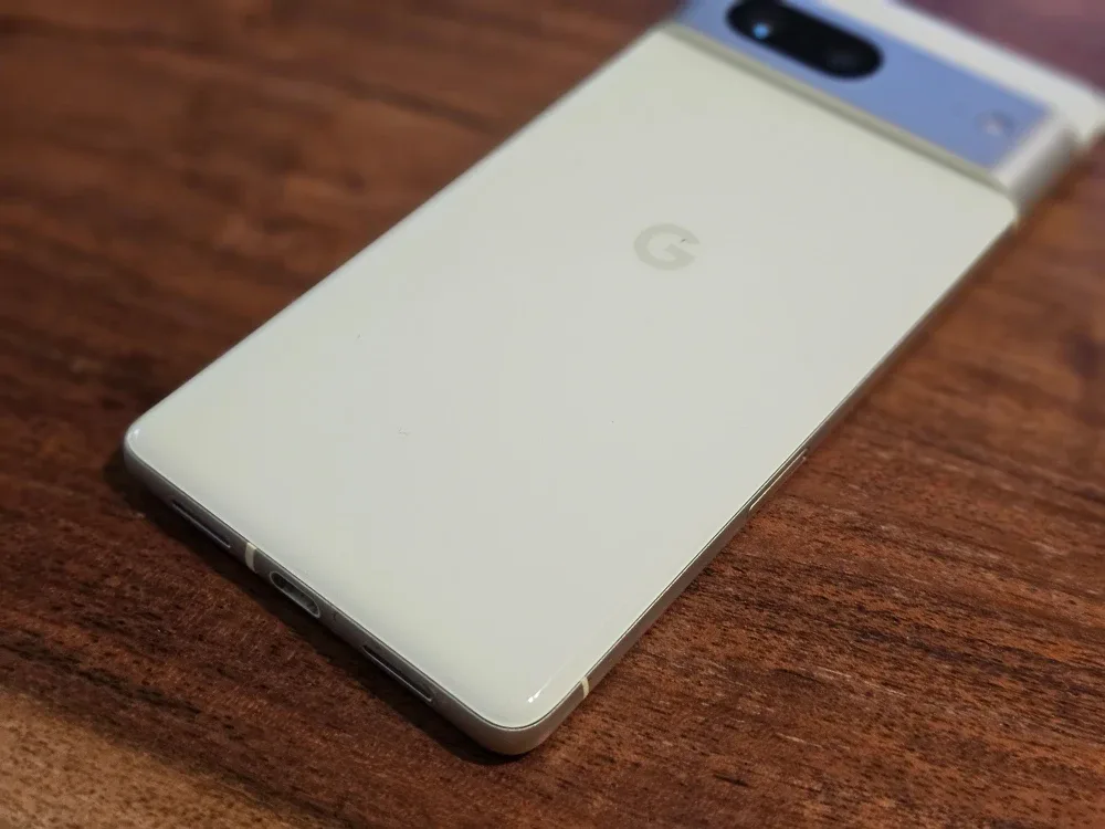 CLEAN Beautiful Google Pixel 7 - Lemongrass image indicator(3)