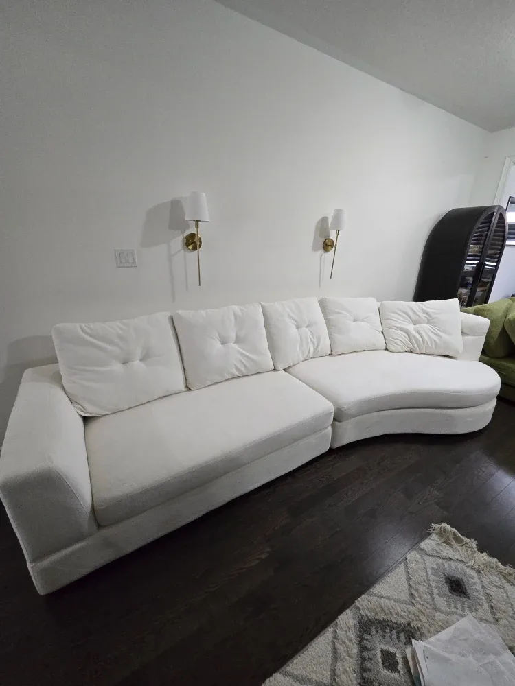 White Curved Sectional Sofa image indicator(2)